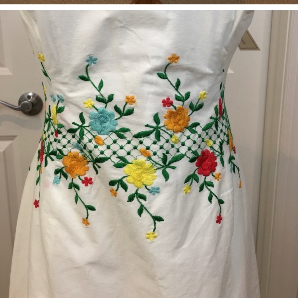 Floral Embroidery White Strapless Dress Sz 8